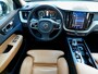 Volvo XC60 2.0 T8 Twin Engine AWD Inscription Pilot assist Dak Stuurverwarming Stoelverwarming Trekhaak Camera Navigatie 19 inch