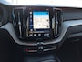 Volvo XC60 2.0 T8 Twin Engine AWD Inscription Pilot assist Dak Stuurverwarming Stoelverwarming Trekhaak Camera Navigatie 19 inch