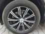 Volvo XC60 2.0 T8 Twin Engine AWD Inscription Pilot assist Dak Stuurverwarming Stoelverwarming Trekhaak Camera Navigatie 19 inch