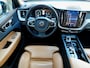 Volvo XC60 2.0 T8 Twin Engine AWD Inscription Pilot assist Dak Stuurverwarming Stoelverwarming Trekhaak Camera Navigatie 19 inch