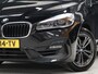 BMW 2-Serie Active Tourer 218i High Executive M Sport [TREKHAAK, HARMAN/KARDON, CRUISE CONTROL, BLUETOOTH TELEFOON, HUD, ACHTERUITRIJCAMERA, PDC V+A, BMW LED, NIEUWSTAAT]