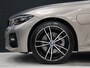BMW 3-Serie Touring 320e Business Edition Plus M Sport [SCHUIFKANTELDAK, APPLE CARPLAY, ANDROID AUTO, CRUISE CONTROL, ACHTERUITRIJCAMERA, PDC V+A, BMW LASER, NIEUWSTAAT]