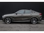 BMW X6 xDrive40i High Executive HUD | H&K | Pano | Luchtvering | 360 Camera | Stuurverwarming | Memory seats | Trekhaak | Adapt. Cruise Control + Zelfsturende functie