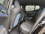 Volvo EX30 P5 Long Range Plus Black Edition Europa 69 kWh | 19" 5-spaaks Glossy Black | Adaptieve Cruise Control | Parkeersensoren voor + achter | Stoel & stuurwiel verwarmd | Elektr. verstelbare voorstoelen |  Harman Kardon Audio |