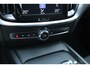 Volvo V60 T5 Automaat Momentum | Keyless Entry| Parkeersensoren voor + achter | Apple Carplay / Android Auto | Navigatie | Dealeronderhouden | Cruise Control | Privacy Glass | 18" Lichtmetalen Velgen
