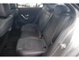 Mercedes-Benz A-klasse 180 AMG Line Night Pakket Automaat Panoramadak 19 inch Keyless Sfeerverlichting Burmester Carplay Navigatie Camera Half Leder Stoelverwarming NAP! Dealer onderhouden!