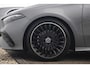 Mercedes-Benz A-klasse 180 AMG Line Night Pakket Automaat Panoramadak 19 inch Keyless Sfeerverlichting Burmester Carplay Navigatie Camera Half Leder Stoelverwarming NAP! Dealer onderhouden!
