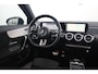 Mercedes-Benz A-klasse 180 AMG Line Night Pakket Automaat Panoramadak 19 inch Keyless Sfeerverlichting Burmester Carplay Navigatie Camera Half Leder Stoelverwarming NAP! Dealer onderhouden!