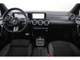 Mercedes-Benz A-klasse 180 AMG Line Night Pakket Automaat Panoramadak 19 inch Keyless Sfeerverlichting Burmester Carplay Navigatie Camera Half Leder Stoelverwarming NAP! Dealer onderhouden!