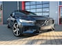 Volvo V60 2.0 T6 Recharge AWD R-Design | Pano | Leder | Memory | 360 | Stoelverwarming Voor&Achter | Stoelventilatie | Harmon Kardon | Stuurwielverwarming | Zwenkbare trekhaak | Carplay | Ambient | Led | 19'' | ACC | Lane Assist | Keyless