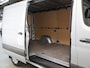 Mercedes-Benz Sprinter 317 CDI | Aut. | L2 H1 | Select | 3500 KG. AHW | ACHTERUITRIJCAMERA | NAVIGATIE | CRUISE CONTROL | TREKHAAK | BETIMMERDE LAADRUIMTE | 3-ZITS | LICHT -/ REGEN SENSOR | CERTIFIED