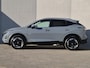 Nissan Qashqai 1.3 MHEV Xtronic N-Connecta Automaat / Facelift / Fabrieksgarantie tot 03-2028<100.000 / 1.800 kg trekgewicht / Panorama dak / Elektrische klep / head-up display / Camera 360° /  Cold pack & Pack Easy / Stuur-, stoel- en voorruitverwarming / Navigatie / Apple Carplay Android /