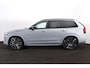 Volvo XC90 T8 Recharge AWD Ultra Dark - Luchtvering - Panorama/schuifdak - IntelliSafe Assist & Surround - 360º Camera - Bowers & Wilkins audio - Adaptieve LED koplampen - Verwarmde voorstoelen, stuur & achterbank - Parkeersensoren voor & achter - Elektr. bedienb. voorstoelen met geheugen - Geventileerde voorstoelen - Head up display - Draadloze tel. lader - Extra getint glas - Elektr. inklapbare trekhaak - 22' LMV