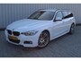 BMW 3-Serie Touring 320i M Sport Shadow Executive | Incl. 12 maanden garantie | 100% onderhouden | Head-up display | Cruise control | stoelverwarming | Navigatie | Parkeersensoren | Climate control |