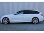 BMW 3-Serie Touring 320i M Sport Shadow Executive | Incl. 12 maanden garantie | 100% onderhouden | Head-up display | Cruise control | stoelverwarming | Navigatie | Parkeersensoren | Climate control |