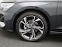 Audi A3 Sportback 30 TFSI S edition 116 PK l S-Line exterieur | Automaat | Adaptive cruise control | Panoramadak | Camera | Head-up display | Navigatie | SONOS | Autom. airconditioning 3 zones | Stoelverwarming voorin | Trekhaak | Lichtpakket ambient lighting |