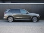BMW X5 xDrive50e | M SPORT | LEDER | H&K | PANO-DAK | HEAD-UP | STOELVERK. | TREKHAAK | 360° CAMERA | CRUISE | NAVI | STOEL/STUURVERW. |