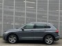 Volkswagen Tiguan 1.4 TSI eHybrid R-Line Business+ / Digitaal dashboard / Pano / Navigatie / App connect / Camera / Parkeersensoren V+A / Zwenkbare trekhaak / P4