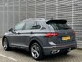 Volkswagen Tiguan 1.4 TSI eHybrid R-Line Business+ / Digitaal dashboard / Pano / Navigatie / App connect / Camera / Parkeersensoren V+A / Zwenkbare trekhaak / P4