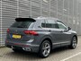 Volkswagen Tiguan 1.4 TSI eHybrid R-Line Business+ / Digitaal dashboard / Pano / Navigatie / App connect / Camera / Parkeersensoren V+A / Zwenkbare trekhaak / P4