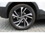 Volvo XC40 T5 Recharge R-Design | Standkachel | Harman Kardon | 20'' Lichtmetalen Velgen | Verwarmbare Voorstoelen | Trekhaak | Getint Glas | Parkeercamera | Volvo On Call | Actieve Bochtverlichting | BLIS | Power Seats | Draadloze Oplader Telefoon
