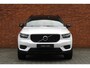 Volvo XC40 T5 Recharge R-Design | Standkachel | Harman Kardon | 20'' Lichtmetalen Velgen | Verwarmbare Voorstoelen | Trekhaak | Getint Glas | Parkeercamera | Volvo On Call | Actieve Bochtverlichting | BLIS | Power Seats | Draadloze Oplader Telefoon