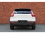 Volvo XC40 T5 Recharge R-Design | Standkachel | Harman Kardon | 20'' Lichtmetalen Velgen | Verwarmbare Voorstoelen | Trekhaak | Getint Glas | Parkeercamera | Volvo On Call | Actieve Bochtverlichting | BLIS | Power Seats | Draadloze Oplader Telefoon