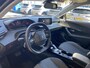 Peugeot 2008 1.2 PureTech Allure Pack | Trekhaak | Climate & Cruise Control | AppleCarplay/Android Auto | Achteruitrijd Camera | Stoelverwarming |