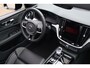 Volvo V60 2.0 T8 Plug-in Hybrid AWD Plus Dark | Long Range PHEV | Panoramadak | Lichtmetalen Velgen 19 inch | BLIS | Cruise Control Adaptief | Elektrisch Verstelbare Voorstoelen | Harman Kardon Audio | Sportstoelen