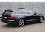 Volvo V60 2.0 T8 Plug-in Hybrid AWD Plus Dark | Long Range PHEV | Panoramadak | Lichtmetalen Velgen 19 inch | BLIS | Cruise Control Adaptief | Elektrisch Verstelbare Voorstoelen | Harman Kardon Audio | Sportstoelen