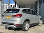 BMW X1 sDrive20i Executive Edition | AUTOMAAT | TREKHAAK | HEAD-UP DISPLAY | NAVI XL | CRUISE CONTROL | PDC | LMV | CLIMATE CONTROL | BLUETOOTH | LED | DAB | ELEKTR. ACHTERKLEP