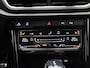 Volkswagen T-Roc 1.5 TSI R-Line 150 PK | R-Line | Automaat | Stoelverwarming | Navigatie | Trekhaak | Digitale Cockpit | ErgoActive-Bestuurdersstoel Met Massage | Achteruitrijcamera |