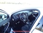 Volvo V40 2.0 T4 Business Sport R-DESIGN / CRUISE / VOORSTOELEN VERWARMD / BLUETOOTH