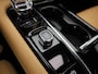 Volvo V90 T6 Plug-in hybrid AWD Ultra Dark | Automaat | Panoramadak | Navigatie | Apple Carplay / Android Auto | Harman Kardon | Stoelkoeling en Verwaming | Stuurverwarming | Leder | Heads-Up Display | Achterbank Verwarmd | Trekhaak | 360 Camera | Open Pore Ash | Lichtmetalen Velgen |