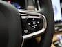 Volvo V90 T6 Plug-in hybrid AWD Ultra Dark | Automaat | Panoramadak | Navigatie | Apple Carplay / Android Auto | Harman Kardon | Stoelkoeling en Verwaming | Stuurverwarming | Leder | Heads-Up Display | Achterbank Verwarmd | Trekhaak | 360 Camera | Open Pore Ash | Lichtmetalen Velgen |