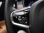 Volvo V90 T6 Plug-in hybrid AWD Ultra Dark | Automaat | Panoramadak | Navigatie | Apple Carplay / Android Auto | Harman Kardon | Stoelkoeling en Verwaming | Stuurverwarming | Leder | Heads-Up Display | Achterbank Verwarmd | Trekhaak | 360 Camera | Open Pore Ash | Lichtmetalen Velgen |
