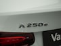 Mercedes-Benz A-klasse 250 e AMG Line | AMG-styling | Apple/Android Play | Camera | Adaptive Cruise | Keyless | LED | Navi | PDC V+A | Ambiente Verlichting | Virtual Cockpit | Rijsassistentiepakket Plus | 12 Maand BOVAG Garantie! |
