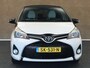 Toyota Yaris 1.0 VVT-i Trend - BI-TONE - ACHTERUITRIJCAMERA - AUTOMATISCH GEREGELDE AIRCO - AUTO HOMMEL ONDERHOUDEN - LICHTMETALEN VELGEN -