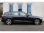 Volvo V60 2.0 B3 R-Design | Panoramadak | Semi elek. trekhaak | Dealer-onderhouden | Premium audio by Harman Kardon | Elek. bed. voorstoelen met geheugen | Verwarmbare voorstoelen | Verwarmbaar stuurwiel | Blind spot | Keyless entry | DAB | Apple carplay | Elektrische achterklep | Achterbank verwarmbaar |