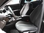 Peugeot e-2008 SUV Allure 50kWh 136PK | 1ste eigenaar | ACCURAPPORT 94% | Achteruitrijcamera | AppleCarplay/Android Auto | Armsteun | Keyless | Cruise Control | Climate Control | Isofix | Parkeersensoren | Privacy Glass |