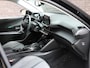 Peugeot e-2008 SUV Allure 50kWh 136PK | 1ste eigenaar | ACCURAPPORT 94% | Achteruitrijcamera | AppleCarplay/Android Auto | Armsteun | Keyless | Cruise Control | Climate Control | Isofix | Parkeersensoren | Privacy Glass |