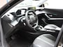 Peugeot e-2008 SUV Allure 50kWh 136PK | 1ste eigenaar | ACCURAPPORT 94% | Achteruitrijcamera | AppleCarplay/Android Auto | Armsteun | Keyless | Cruise Control | Climate Control | Isofix | Parkeersensoren | Privacy Glass |