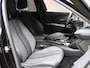 Peugeot e-2008 SUV Allure 50kWh 136PK | 1ste eigenaar | ACCURAPPORT 94% | Achteruitrijcamera | AppleCarplay/Android Auto | Armsteun | Keyless | Cruise Control | Climate Control | Isofix | Parkeersensoren | Privacy Glass |