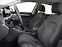 Volkswagen Golf 1.0 eTSI Life Business | Stoelverwarming | Trekhaak | Camera | Adaptive cruise | Carplay | Sfeerverlichting | Memory | Side Assist | Climate control | Full LED