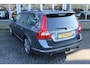 Volvo V70 2.5T Momentum | Verw. Voorstoelen | Verw. Achterbank | Trekhaak | Cruise control | Extra getint glas |
