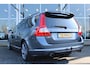 Volvo V70 2.5T Momentum | Verw. Voorstoelen | Verw. Achterbank | Trekhaak | Cruise control | Extra getint glas |