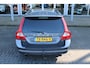 Volvo V70 2.5T Momentum | Verw. Voorstoelen | Verw. Achterbank | Trekhaak | Cruise control | Extra getint glas |
