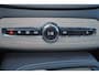 Volvo XC90 T8 Recharge AWD Ultra Dark - Panorama/schuifdak - IntelliSafe Assist & Surround - 360º Camera - Bowers & Wilkins audio - Adaptieve LED koplampen - Verwarmde voorstoelen, stuur & achterbank - Parkeersensoren voor & achter - Elektr. bedienb. voorstoelen met geheugen - Geventileerde voorstoelen - Head up display - Draadloze tel. lader - Extra getint glas - Elektr. inklapbare trekhaak - 22' LMV