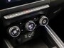 Renault Clio 1.6 E-Tech Hybrid 140 Initiale Paris 140Pk Automaat (APPLE CARPLAY, GROOT NAVI, CAMERA, LEDER, BOSE AUDIO, GETINT GLAS, STOELVERWARMING, ZWART HEMEL, KEYLESS, NIEUWSTAAT)