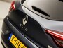 Renault Clio 1.6 E-Tech Hybrid 140 Initiale Paris 140Pk Automaat (APPLE CARPLAY, GROOT NAVI, CAMERA, LEDER, BOSE AUDIO, GETINT GLAS, STOELVERWARMING, ZWART HEMEL, KEYLESS, NIEUWSTAAT)